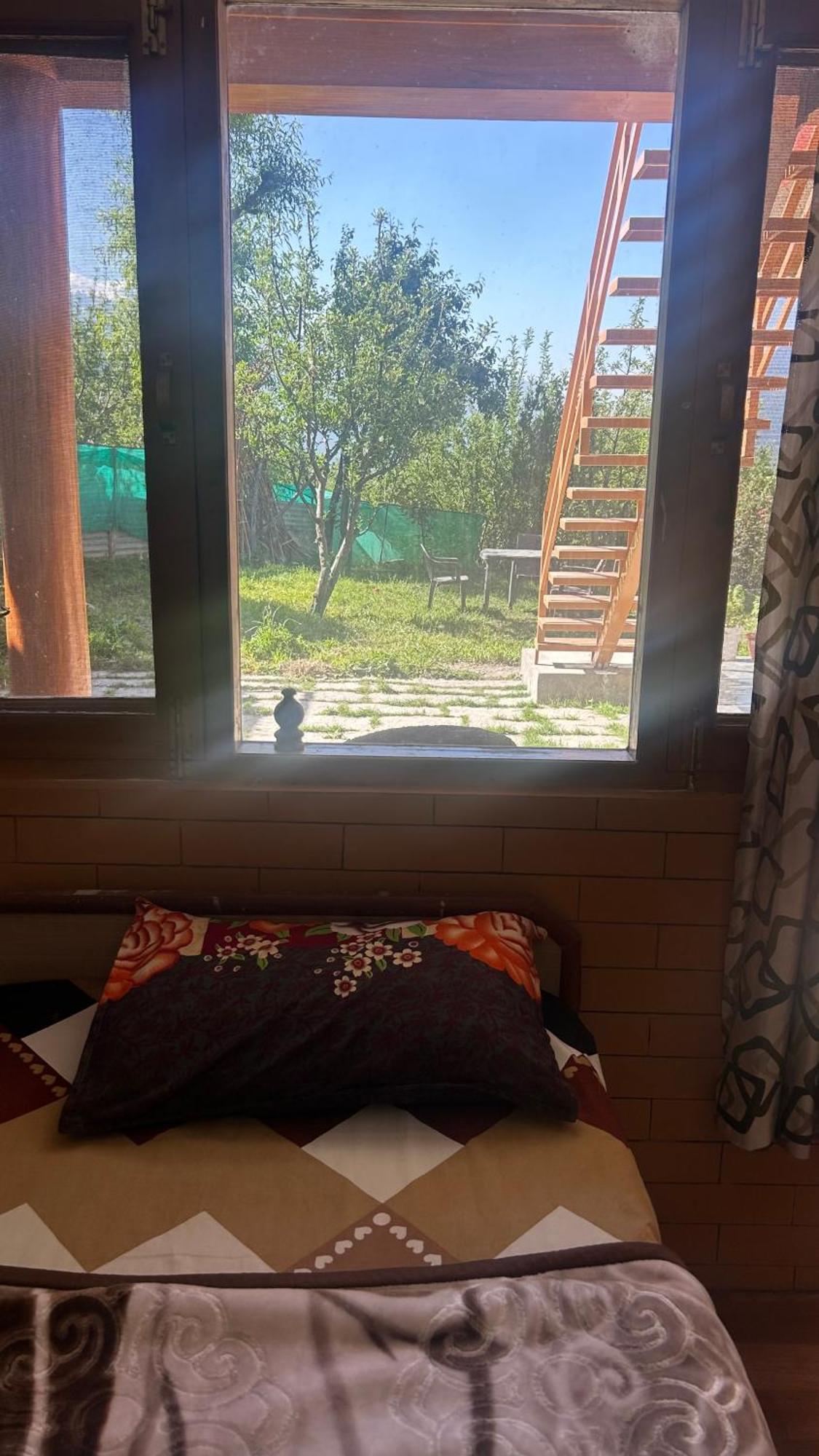 Sunface Homestay Manāli Екстериор снимка