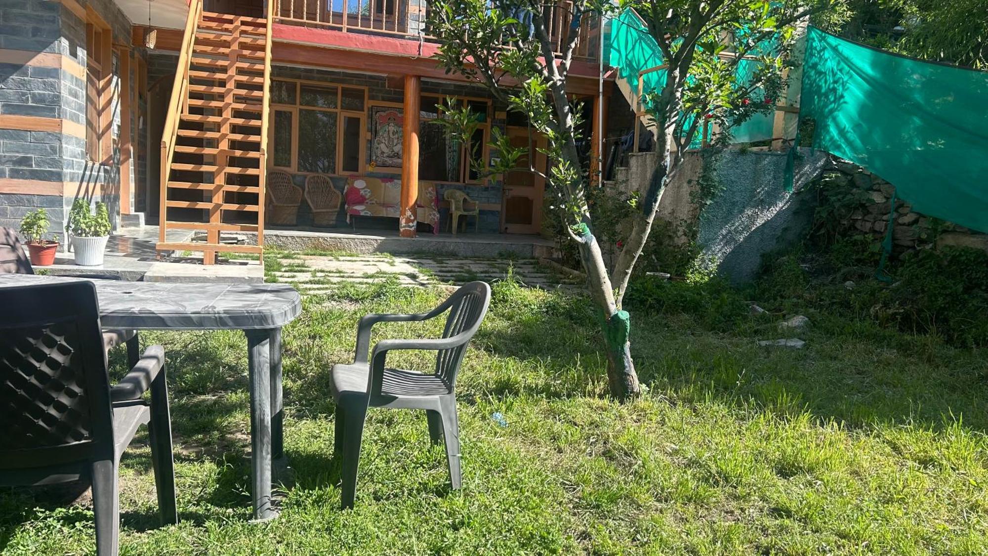 Sunface Homestay Manāli Екстериор снимка