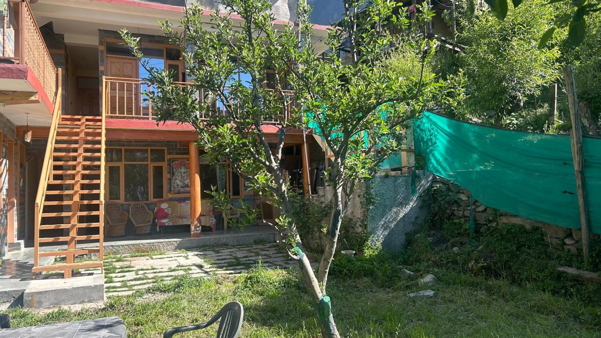 Sunface Homestay Manāli Екстериор снимка