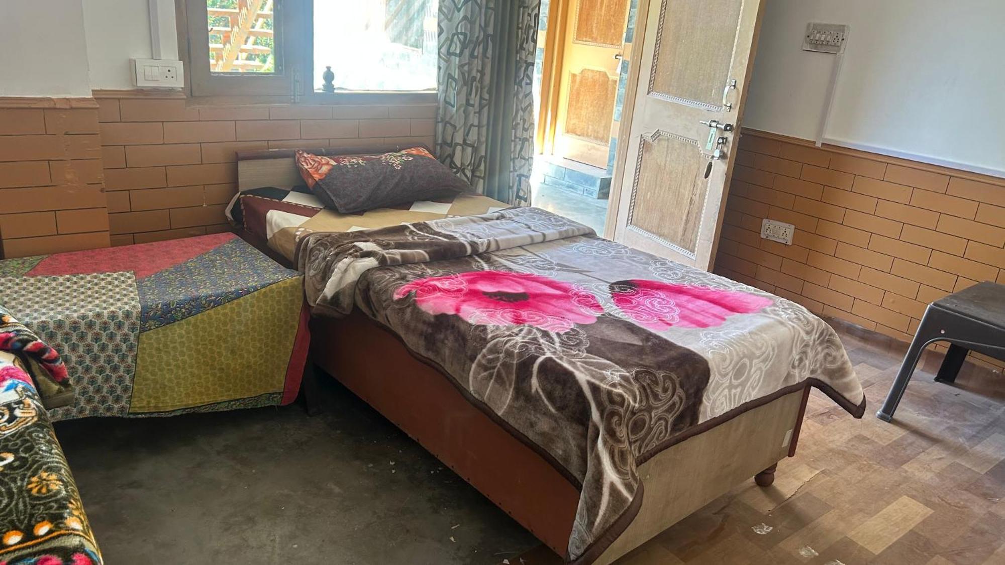 Sunface Homestay Manāli Екстериор снимка