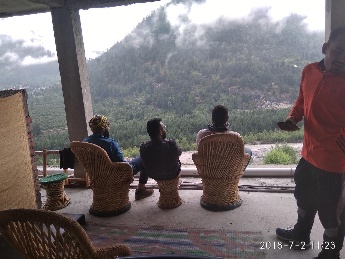 Sunface Homestay Manāli Екстериор снимка